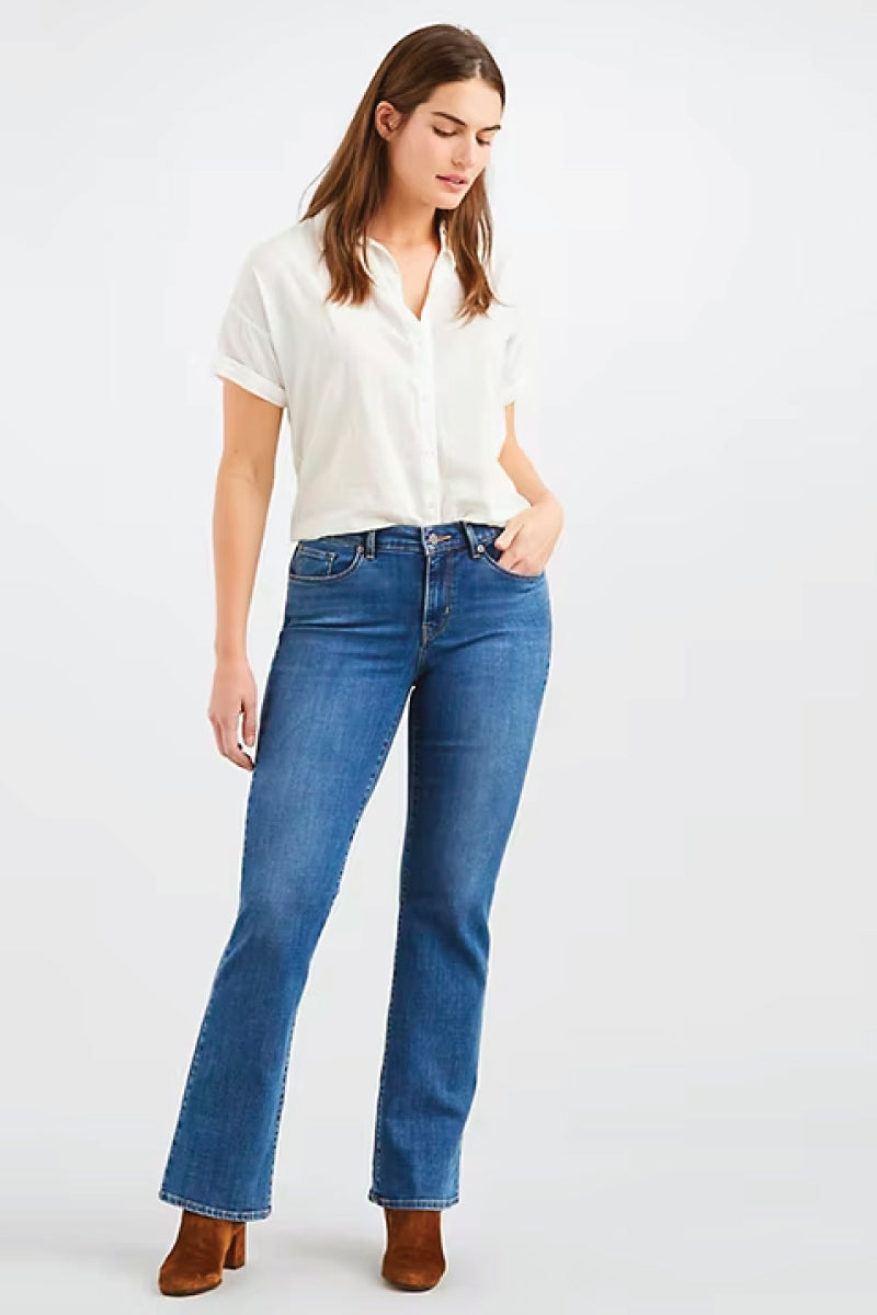 LEVI'S Women's Classic Bootcut Jean Below The Belt – Below The