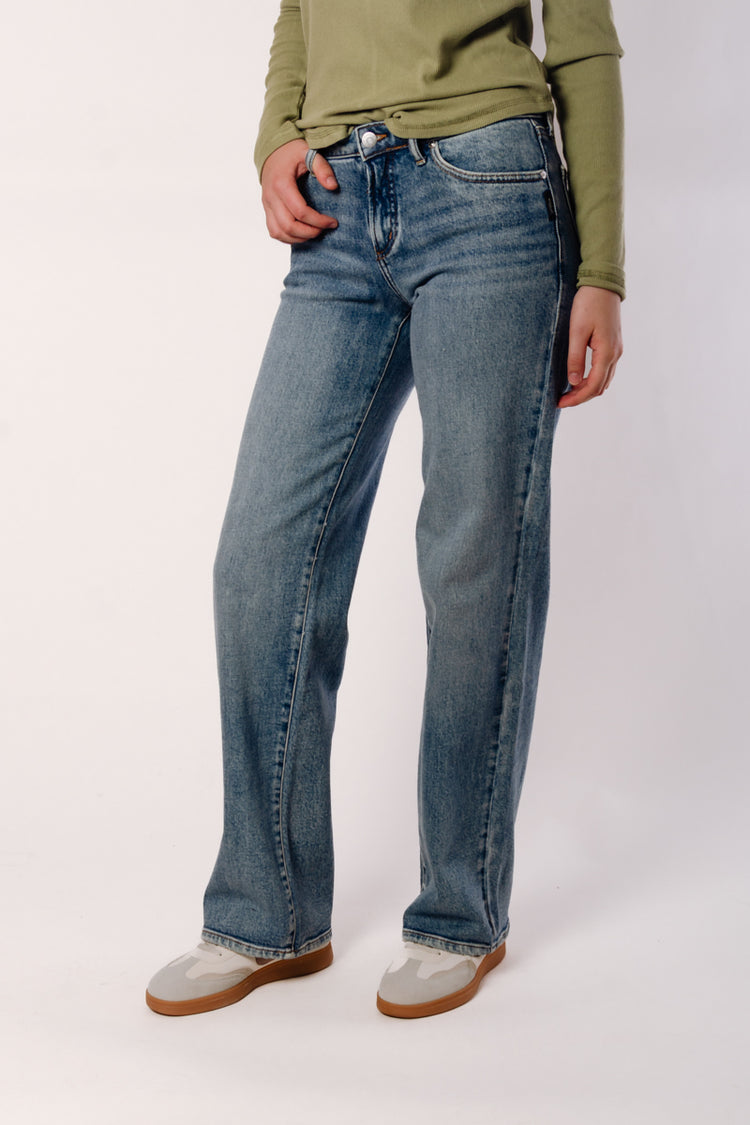Loose & Low Straight Jeans - 33