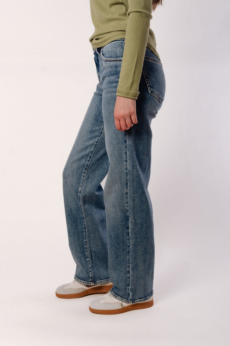 Loose & Low Straight Jeans - 33