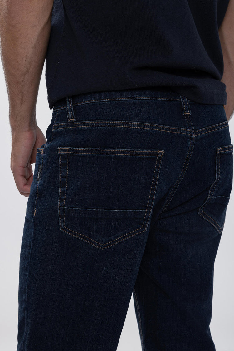 Zac Relaxed Straight Leg Jeans - 32