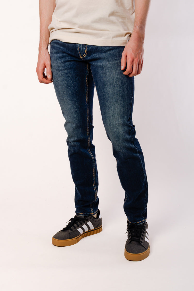 Konrad Slim Straight Jeans
