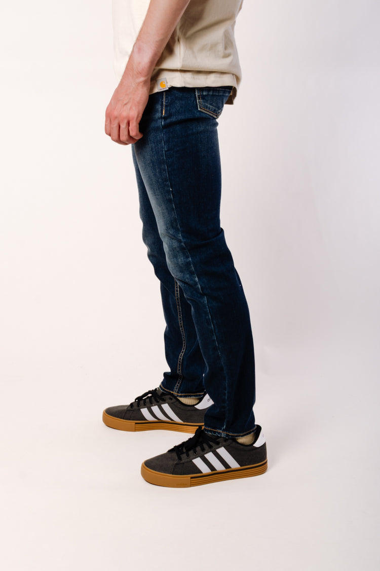 Konrad Slim Straight Jeans