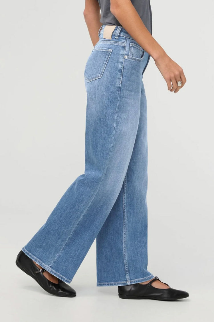 Performance Denim+ Mid Rise Loose Straight Jeans - 32