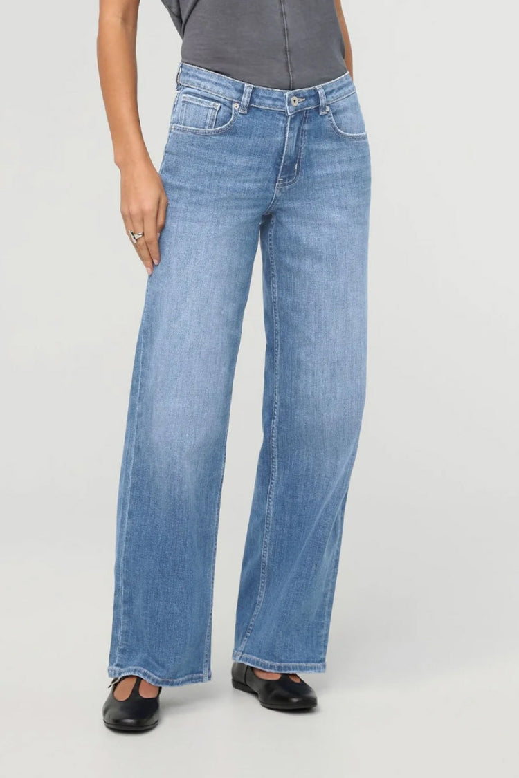 Performance Denim+ Mid Rise Loose Straight Jeans - 32