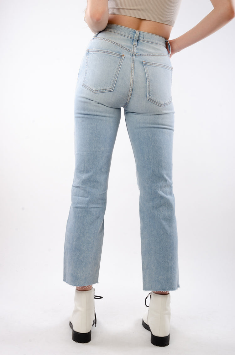Highly Desirable Straight Leg Jeans - 28